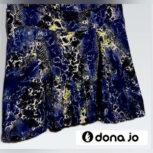 Dona Jo skort snake print. Size 3 Extra Large